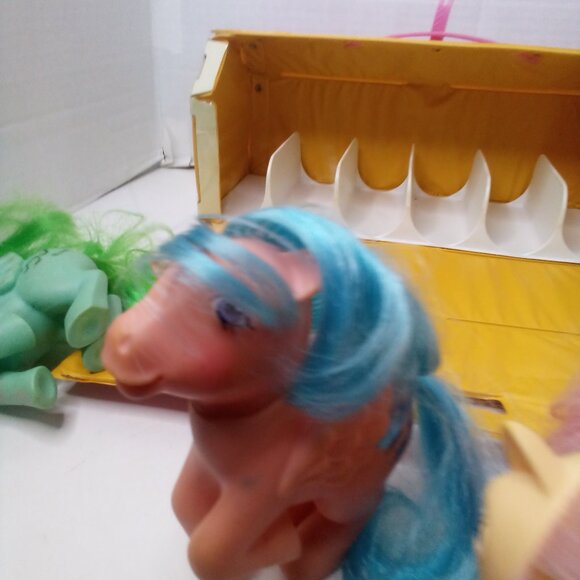 My Little Pony Vintage 80s Lot Plastic Case 5 Pony's 2 Hats - Picture 10 of 16